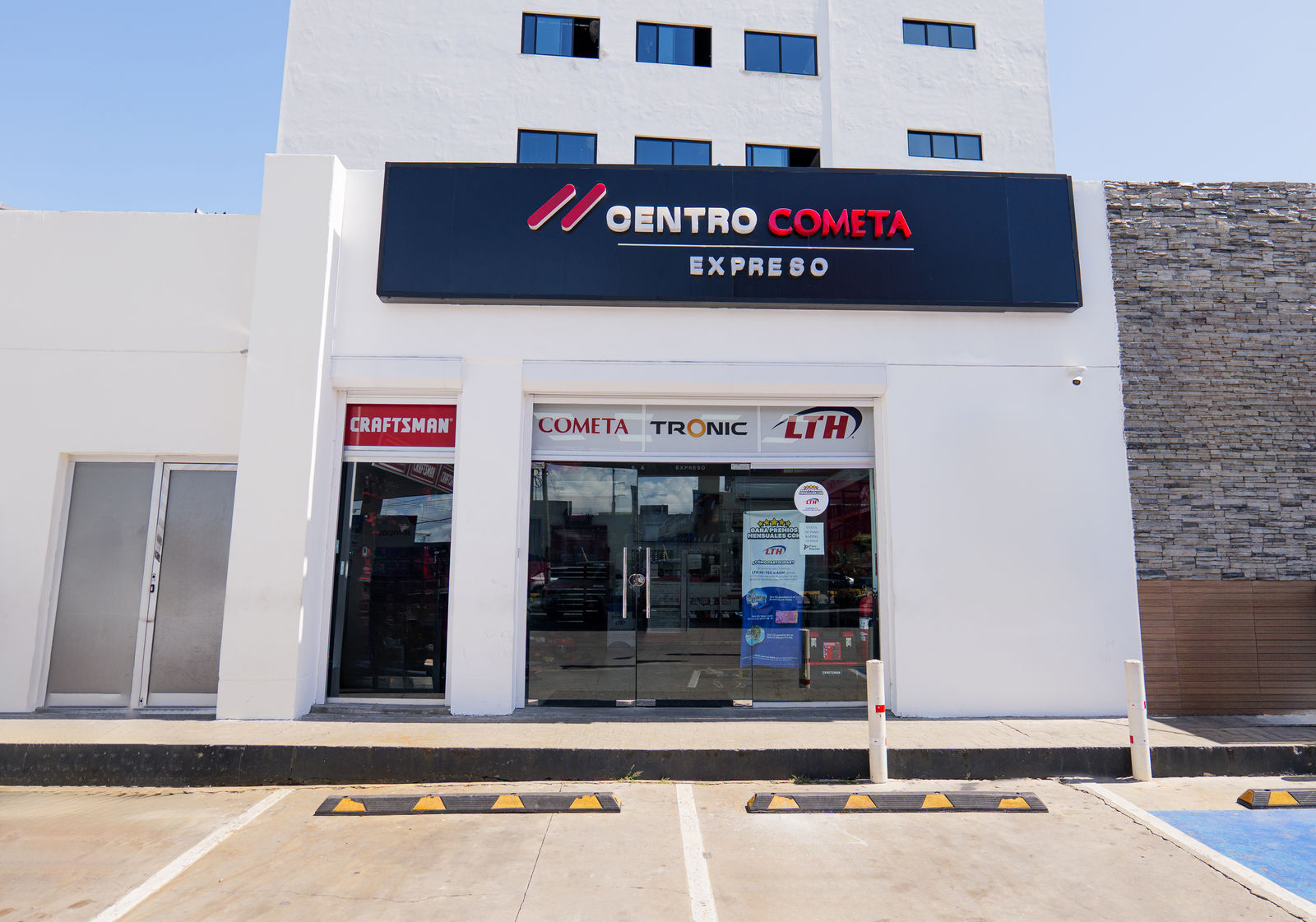 Fachada del Centro Cometa Expreso Mega, Santo Domingo